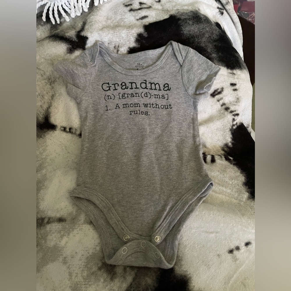 6/10$ Baby starters, 12 months onesie Bodysuit “grandma”